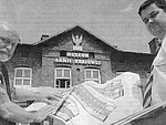 Dyrektor muzeum Adam Rąpalski i wicedyrektor Tadeusz Żaba (na zdjęciu prezentują plany przyszłego muzeum), zapowiadają, że nowoczesne muzeum zostanie otwarte dla zwiedzających w 2011 roku
