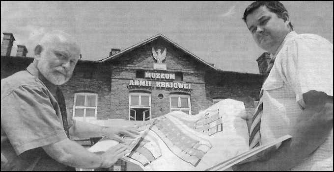 Dyrektor muzeum Adam Rąpalski i wicedyrektor Tadeusz Żaba (na zdjęciu prezentują plany przyszłego muzeum), zapowiadają, że nowoczesne muzeum zostanie otwarte dla zwiedzających w 2011 roku